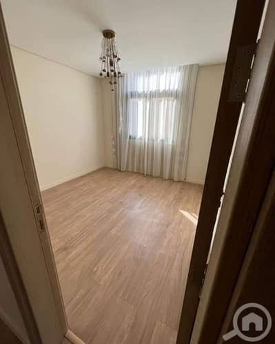 4 Bedroom Flat for Sale in 6th of October, Giza - شقه 210م متشطبه استلام فوري جوار مدينة الإنتاج ف اويست اكتوبر o west