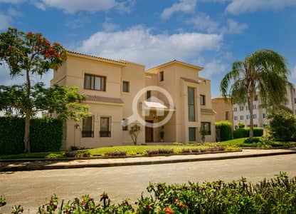 8 Bedroom Villa for Sale in New Cairo, Cairo - استاندالون استلام فوري للبيع خلف الجامعه الامريكيه في قطامية جاردنز
