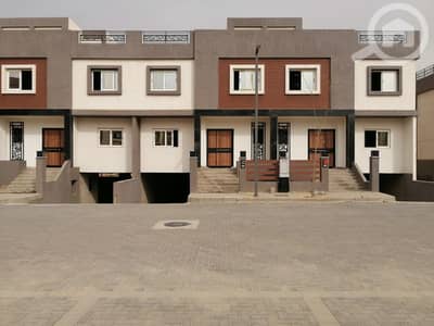 4 Bedroom Flat for Sale in Hadayek October, Giza - rock edenشقه للبيع استلام فوري مساحه 220م ارقى كمبوند في اكتوبر