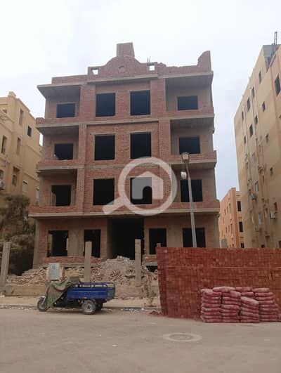 Residential Land for Sale in New Cairo, Cairo - عماره للبيع  دقائق من التسعين الشمالى دقائق من مكسيم مول