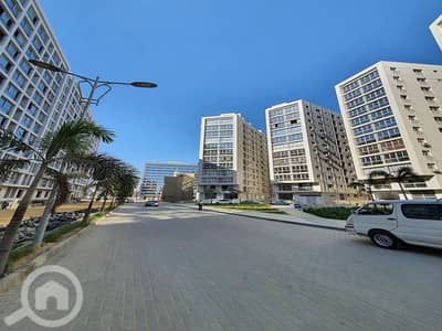 3 Bedroom Flat for Sale in Katameya, Cairo - Apartment for sale, resale, 140 square meters, with a garage and a distinctive view, in One Katameya Compound, in a prime location