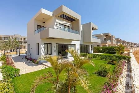 5 Bedroom Villa for Sale in Ain Sukhna, Suez - فيلا صف أول ع اللاجون متشطبه بخشب المطبخ +ACs فى azha السخنه بتسهيلات