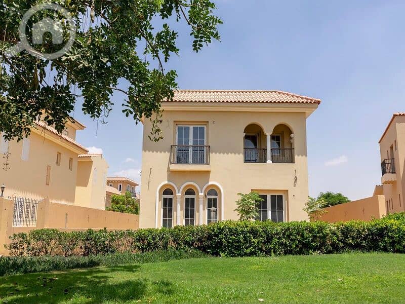 Villa for sale in Hyde Park, Fifth Settlement, directly overlooking the lagoon  فيلا للبيع فى هايد بارك التجمع الخامس بفيو اللاجون مباشره