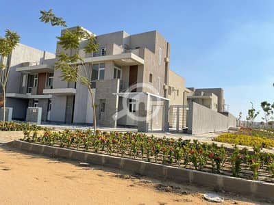 5 Bedroom Villa for Sale in New Capital City, Cairo - استلم فورا ب 5% فقط وتقسيط علي 10 سنين متشطب للسكن