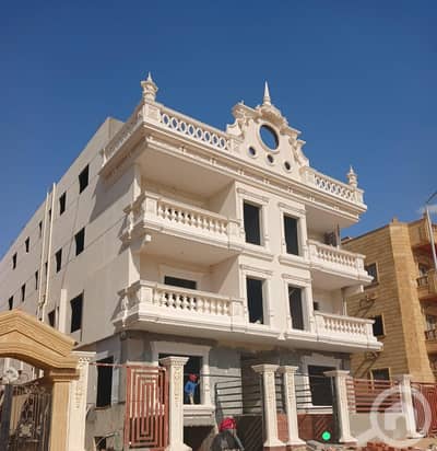 3 Bedroom Apartment for Sale in Shorouk City, Cairo - شقه للبيع في مدينه الشروق بالحي التالت شرق  لوكيشن مميز 220م