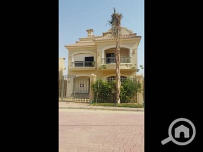 فیلا 6 غرف نوم للبيع في مدينة الشروق، القاهرة - فيلا للبيع El Patio 5 East Compound بحمام سباحة