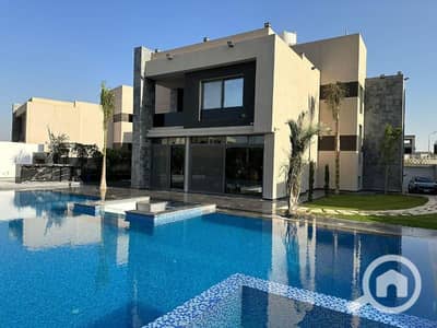 6 Bedroom Villa for Sale in Sheikh Zayed, Giza - فيلا مستقله 1150م بحمام سباحه استلام فوري بالشيخ زايد بكمبوند Karma 4