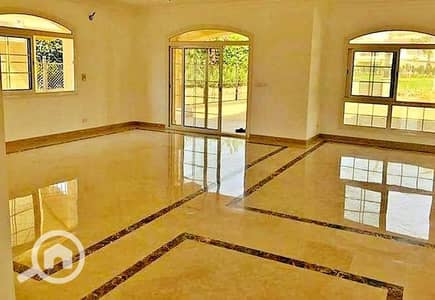 3 Bedroom Villa for Sale in 6th of October, Giza - فيلا لقطة للبيع في اكتوبر علي محور26 يوليو مباشرة