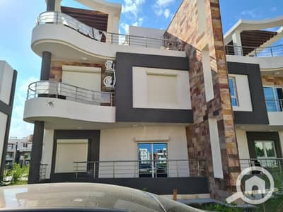 8 Bedroom Villa for Sale in North Coast, Matruh - فيلا  للبيع متشطبة في مارسيليا صف اول ع البحر استلام خلال شهور