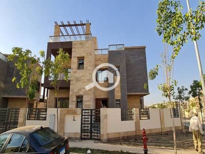 4 Bedroom Villa for Sale in New Cairo, Cairo - فيلا للبيع Stand alone في كمبوند تاج سيتي Taj City بالتجمع