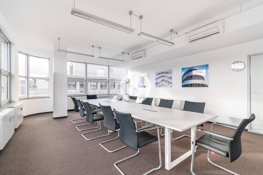 6 Regus Konigstrasse 10c 523 Stuttgart, Germany Large Meeting Room-min. jpg