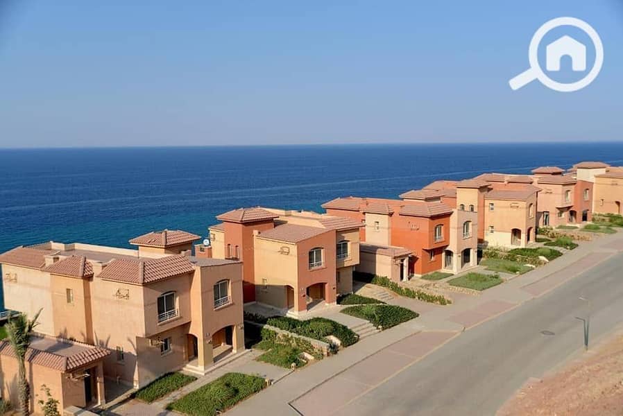 Down payment of 400,000, 2-room chalet for sale in Telal Ain Sokhna, sea view