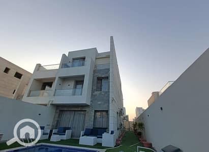 5 Bedroom Townhouse for Sale in 6th of October, Giza - لسرعة البيع فيلا 300متراستلام فورى بقلب اكتوبر october cleopatra