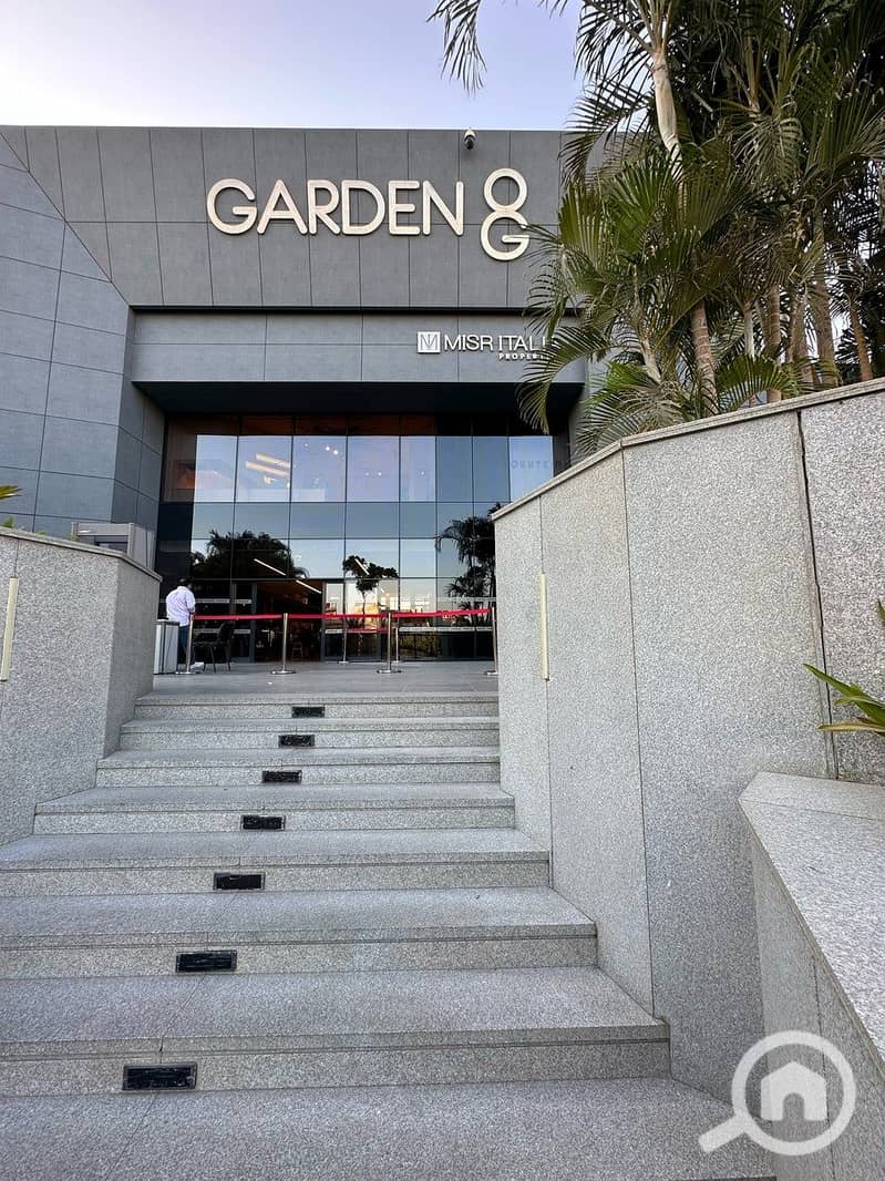 للبيع بسعر لقطة عيادة 85م  فى garden8 two العاصمة الادارية clinic