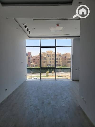 Office for Sale in New Cairo, Cairo - مكتب إداري 70م في التجمع الخامس في الجولدن جيت | Golden Gate تقسيط