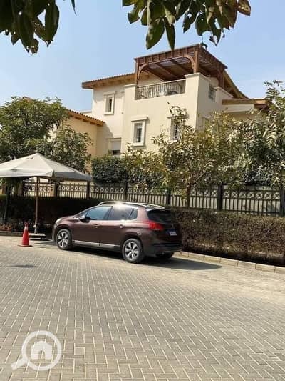 3 Bedroom Villa for Sale in Mostakbal City, Cairo - آخر ستاندالون فيلا للبيع امام مدينتي 244م بكمبوند ساكن بكمبوند Sarai