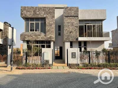 3 Bedroom Villa for Sale in 6th of October, Giza - فيلا للبيع استلام فورى ب 10% بفيو مفتوح على الاهرامات