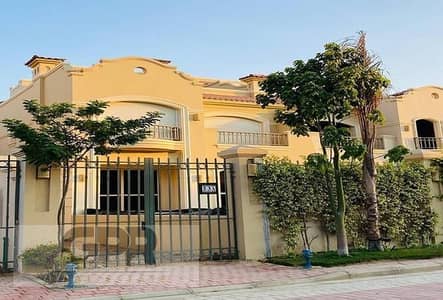 4 Bedroom Twin House for Sale in Shorouk City, Cairo - Twin villa ready to move for sale in La Vista Patio 5 El Sherouk 250m with installments  الشروق  لافيستا باتيو 5