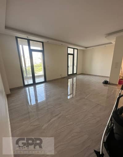 2 Bedroom Apartment for Sale in New Capital City, Cairo - شقه للبيع في جاردن سيتي الجديدة بمنطقة R5 احسن فرصه للاستثماربالعاصمه