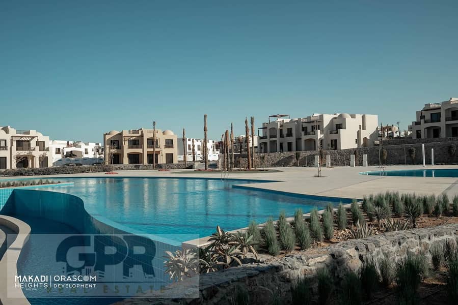 فيلا للبيع على الاجون مباشرة في في قلب خليج مكادي على ساحل البحر الأحمر الغردقة Villa for sale in Makadi Hurghada