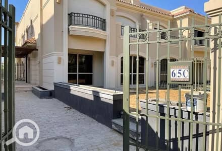 4 Bedroom Villa for Sale in Shorouk City, Cairo - للبيع فيلا بالبيزمنت استلام فوري في الباتيو 5 ايست لافيستا Patio 5East