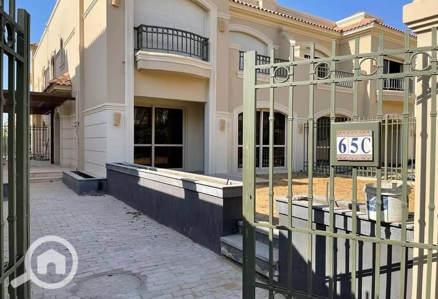 للبيع فيلا بالبيزمنت استلام فوري في الباتيو 5 ايست لافيستا Patio 5East