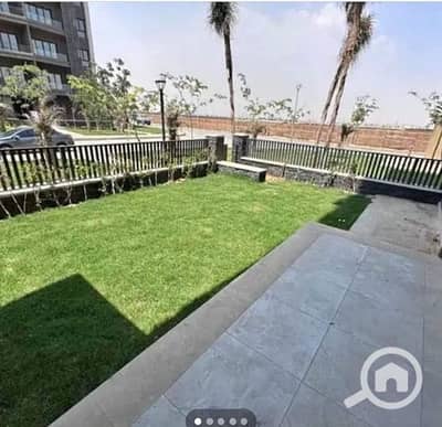 2 Bedroom Flat for Sale in Madinaty, Cairo - للبيع شقه غرفتين ارضي بجاردن في بريفادو باجمالي عقد مميز استلام فوري