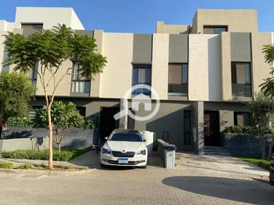 2 Bedroom Flat for Sale in Shorouk City, Cairo - شقة 3غرف متشطبه في كمبوند البروج في قلب الشروق Al Burouj