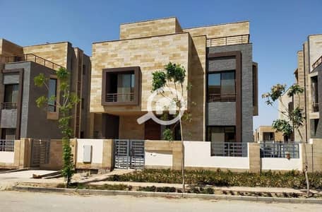 3 Bedroom Villa for Sale in New Cairo, Cairo - فيلا لقطة للبيع بالتسهيلات في موقع مميز امام مطار القاهرة