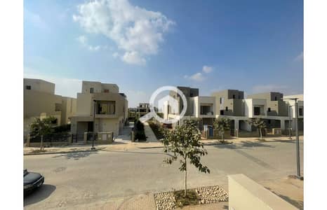 4 Bedroom Townhouse for Sale in 6th of October, Giza - 3e53cdd6-6d20-4004-8809-525b2ae3f1d2. jpg