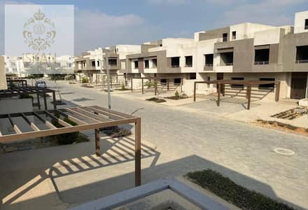 4 Bedroom Townhouse for Sale in 6th of October, Giza - 59c88042-9ce8-47a0-b66e-44f9992031b8. jpg