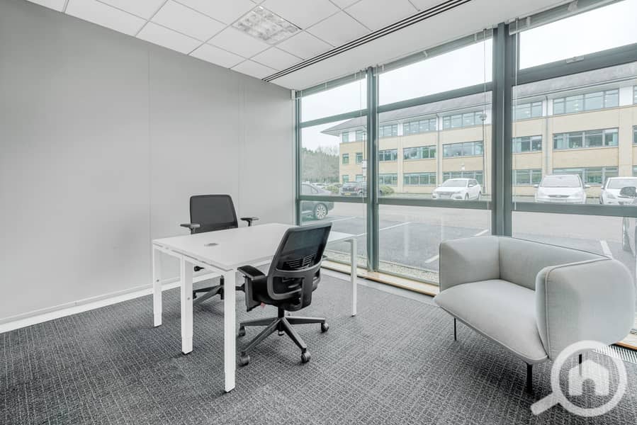 Regus Quatro House 216 Frimley UK Small Office - copia. jpg