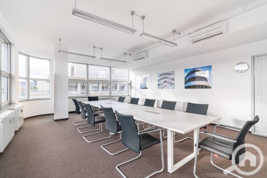 3 Regus Konigstrasse 10c 523 Stuttgart, Germany Large Meeting Room-min. jpg