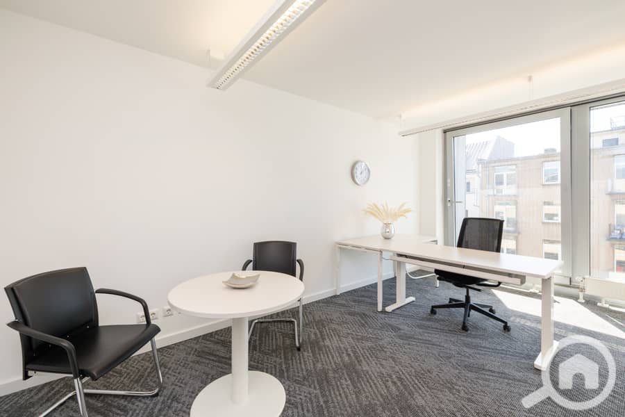 8 Regus Königsallee 92a 1426 Dusseldorf Germany Small Office - copia. jpeg