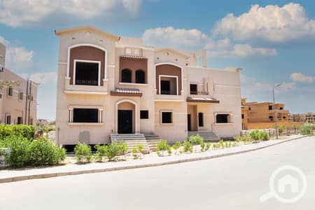 5 Bedroom Townhouse for Sale in New Cairo, Cairo - Villa 524m for sale, ready to move, in Katameya Gardens Compound