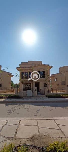 4 Bedroom Villa for Sale in Madinaty, Cairo - ڤيلا ستاند ألون للبيع بسعر التاون هاوس بجوار الفوريسزون حجز قديم