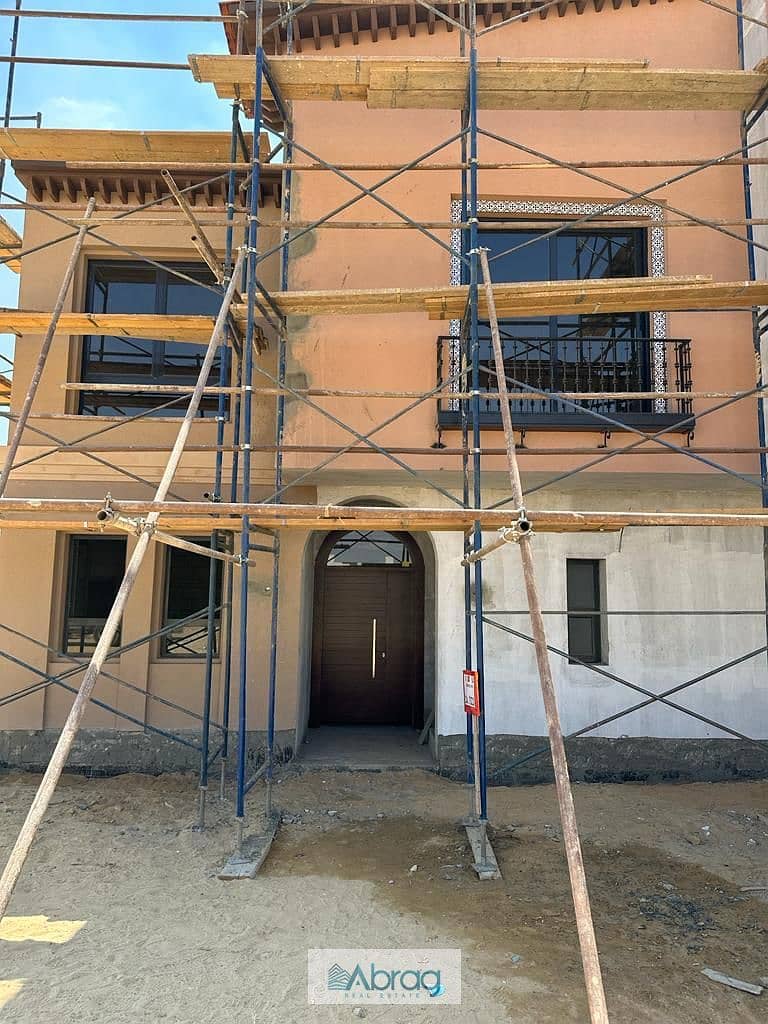 Twin house for sale, 270 square meters, in Village West compound, in the heart of Sheikh Zayed, with facilities