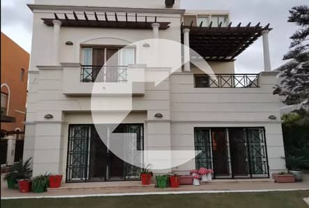 3 Bedroom Townhouse for Sale in Sheikh Zayed, Giza - 1oFifyVpJbhKkscU. jpg