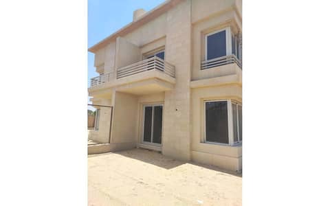 5 Bedroom Townhouse for Sale in 6th of October, Giza - 7dd0cf61-8435-441c-a752-55913498b904. jpg