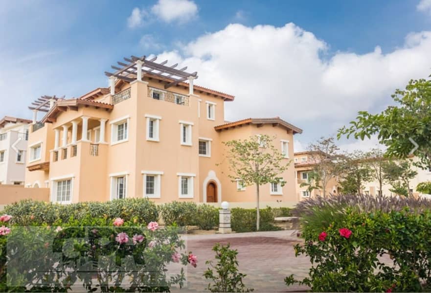 Royal villa (palace) for sale in a distinguished location in Hyde Park, Fifth Settlement