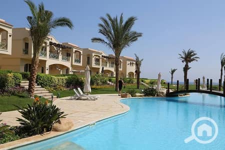 شاليه 3 غرف نوم للبيع في العين السخنة، السويس - Swimming-pools-in-La-Vista-Topaz. jpg