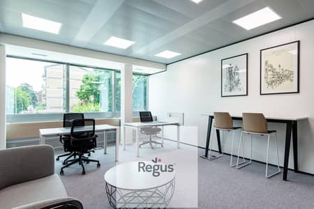 مکتب  للايجار في الجونة، البحر الأحمر - Regus EUR Woliba 5852 Rome Italy Large Office 2. jpg