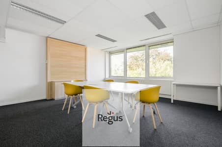 مکتب  للايجار في الجونة، البحر الأحمر - Regus Office Park 3453 Waterloo Belgium Large Meeting Room. jpg