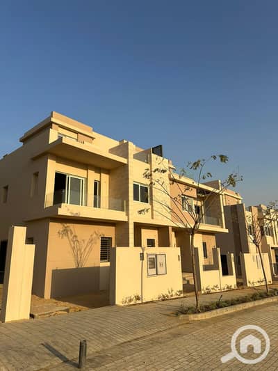 4 Bedroom Townhouse for Sale in 6th of October, Giza - PHOTO-2025-01-16-11-56-58 2. jpg