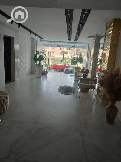 3 Bedroom Flat for Sale in Katameya, Cairo - تحفة للبيع واجهة مميزة جدا ١٨٥ م ب كمبوند وان قطامية تقسيمة مميزة جدا