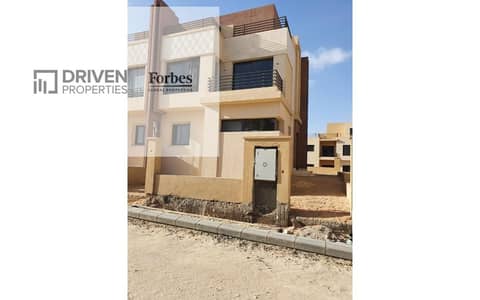 4 Bedroom Twin House for Sale in Sheikh Zayed, Giza - e2d57a21-e1e8-4a9b-9bec-a2e17f6ddd07. jfif. jpg