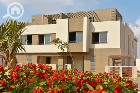 5 Bedroom Townhouse for Sale in Sheikh Zayed, Giza - zr2LCvPNi_hEyxBTnnhhI-default. jpeg