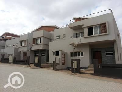 4 Bedroom Townhouse for Sale in Sheikh Zayed, Giza - 600fe0c4-4478-4a56-9e8e-e779de3caace. jpeg