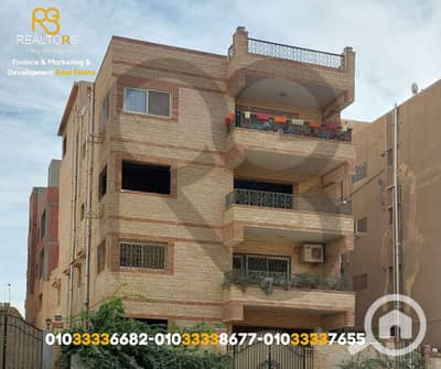 Residential Land for Sale in Sheikh Zayed, Giza - عمارة كاملة للبيع 360م   - الحي الثالث موقع مميز بسعر لقطة لسرعة البيع