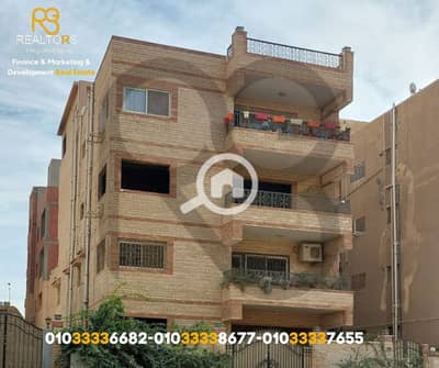 Residential Land for Sale in 6th of October, Giza - عمارة للبيع 360م 6  أكتوبر - الحي الثالث بسعر لقطة لسرعة البيع